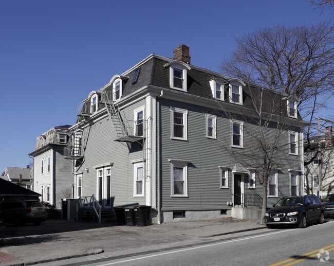 Primary Photo - 189-191 Williams St