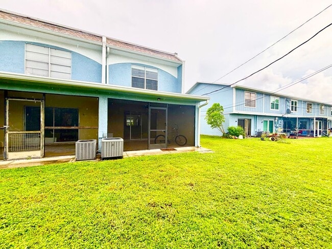 Building Photo - Stunningly Remodeled 2-Bed, 1.5-bath, with...