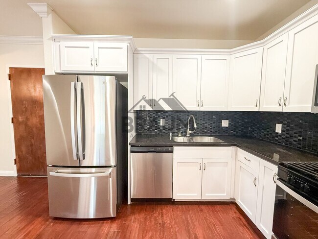 Building Photo - 332 S Virgil Ave