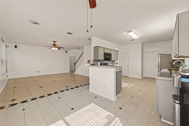 Building Photo - 16315 April Ridge Dr