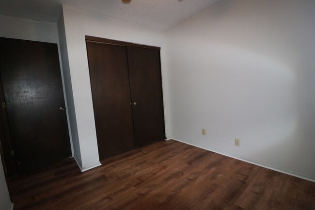 Building Photo - Beautifully built 2 bedroom house with huge backyard!