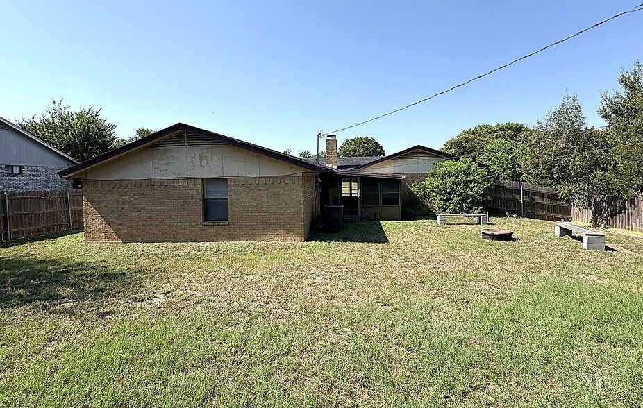Building Photo - 2309 Whitney Dr