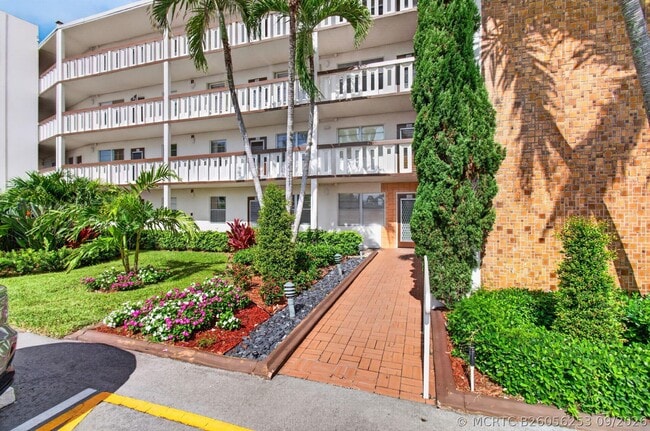 Building Photo - 4028 Hythe B
