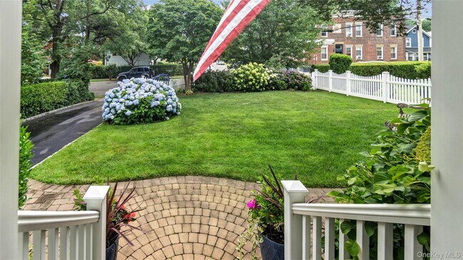 Building Photo - 16 Clement St