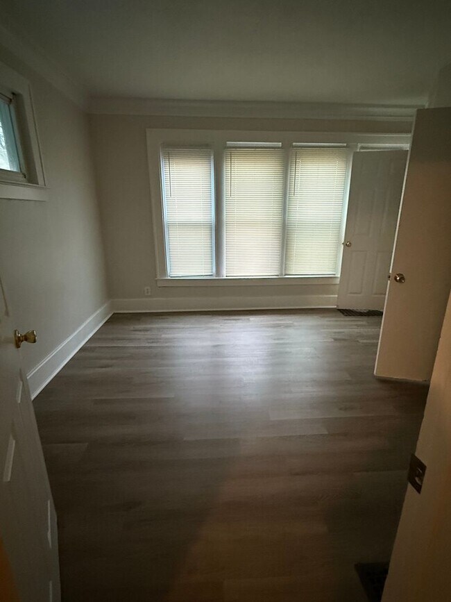 Building Photo - Avenue B