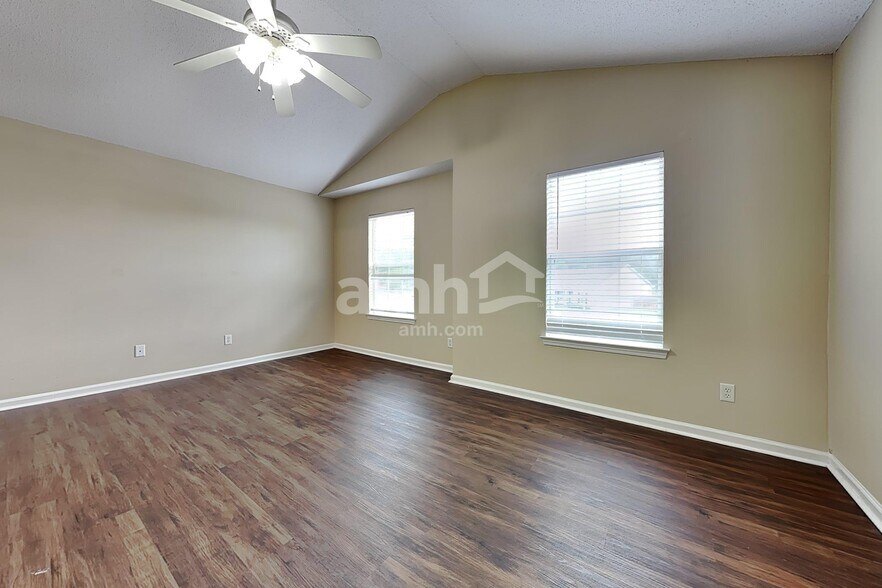 Building Photo - 14 Willow Lakes Dr