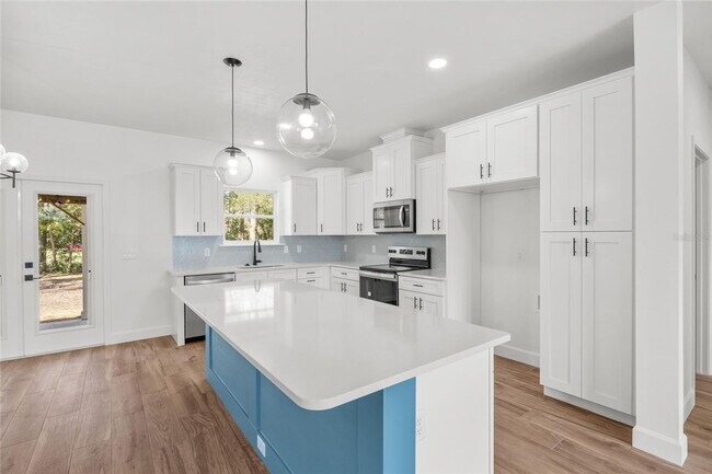Building Photo - New Construction 3/2 in Bronson