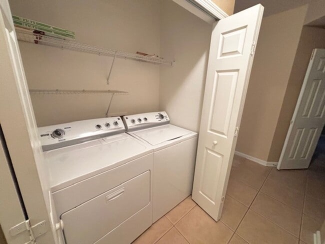 Building Photo - Spacious 2 Bed 2 Bath with Office/ Den