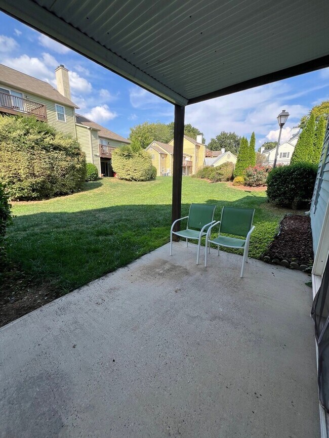Building Photo - Charming 2-Bedroom in a Highly Sought-Afte...