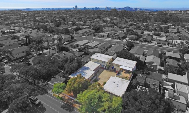 Building Photo - 1722-1728 Fern St