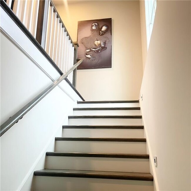 Building Photo - 26 Bass St SE