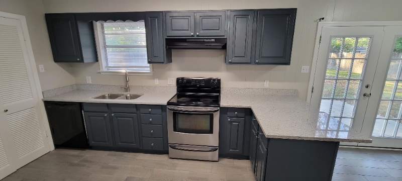 Building Photo - 858 Fountainbleau Dr