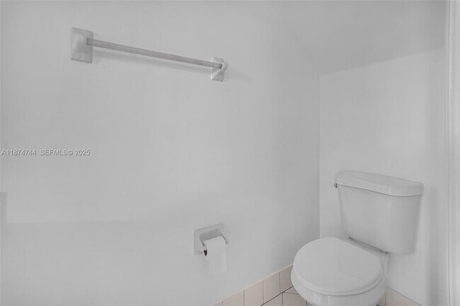 Building Photo - 1490 NE 33rd Ave