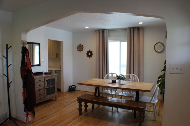 Building Photo - GORGEOUS Salt Lake Home!!!