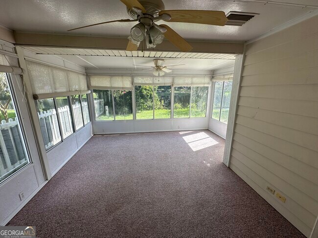 Building Photo - 214 Cypress Dr