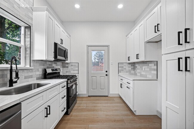 Building Photo - 1522 New Cedars Dr