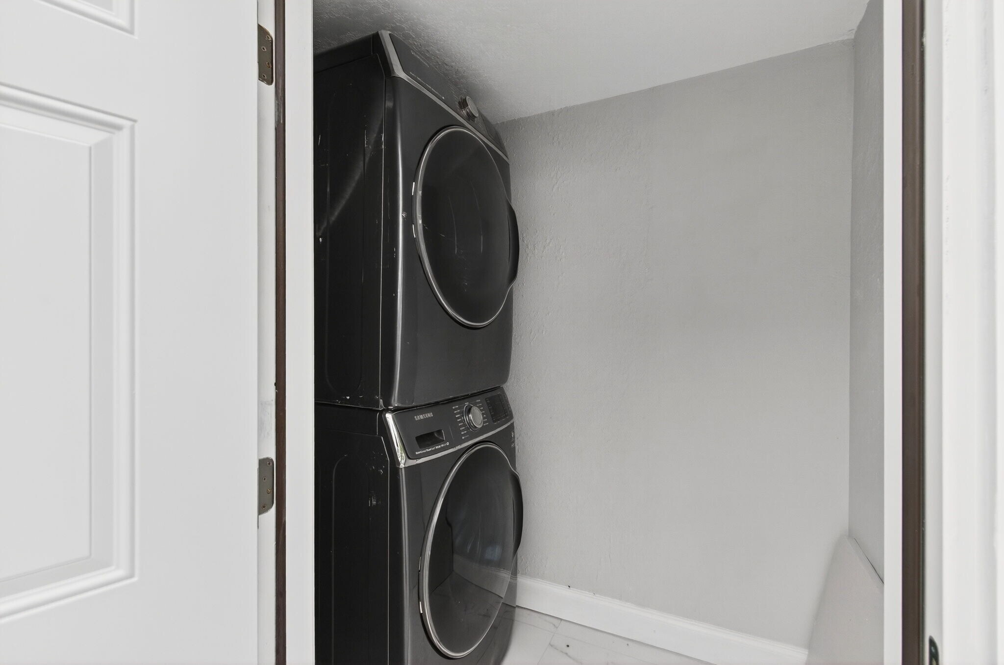 Building Photo - 614 N E St