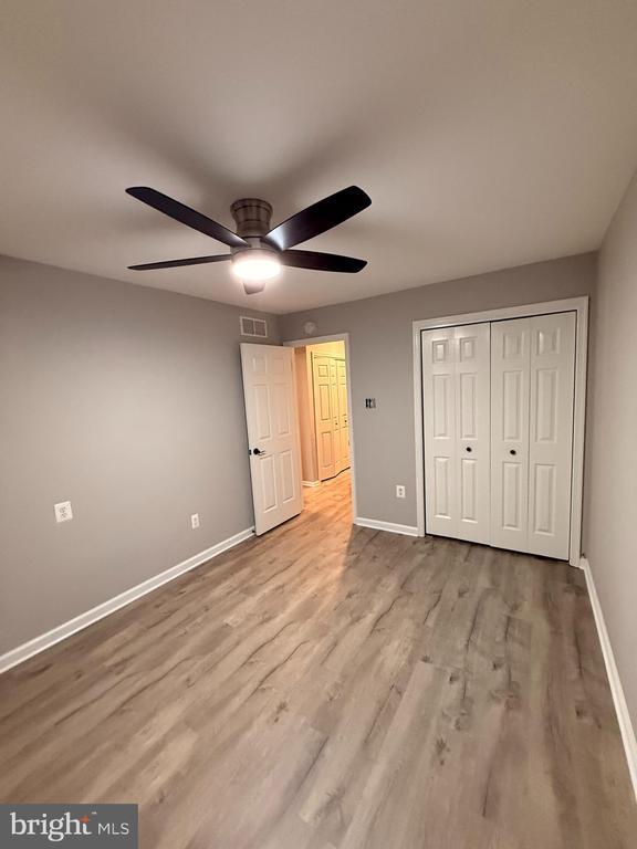 Building Photo - 208 Red Haven Dr