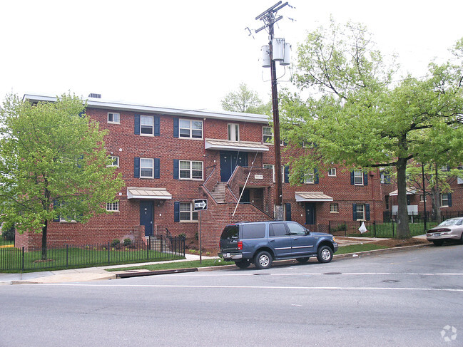 Primary Photo - Hunter Pines Apartments