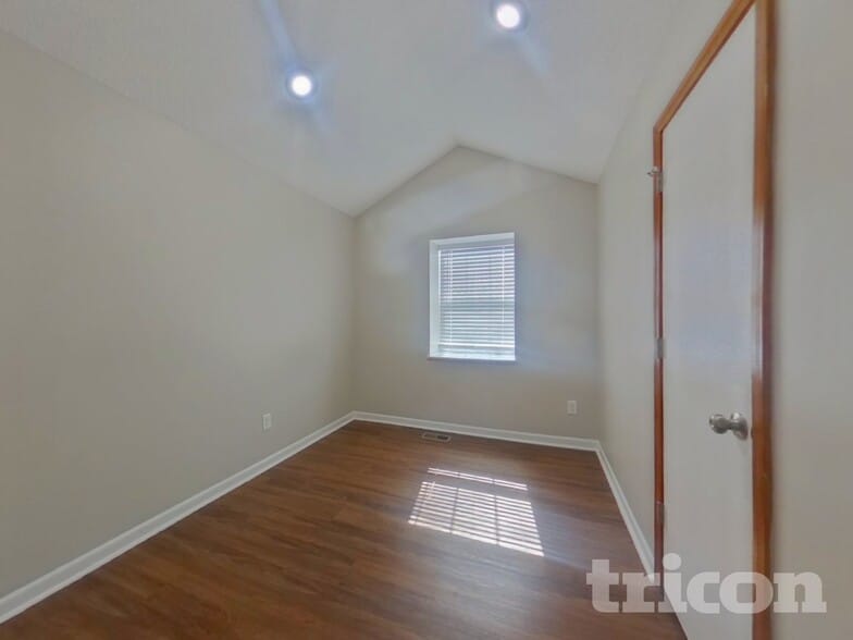 Building Photo - 1304 Circle