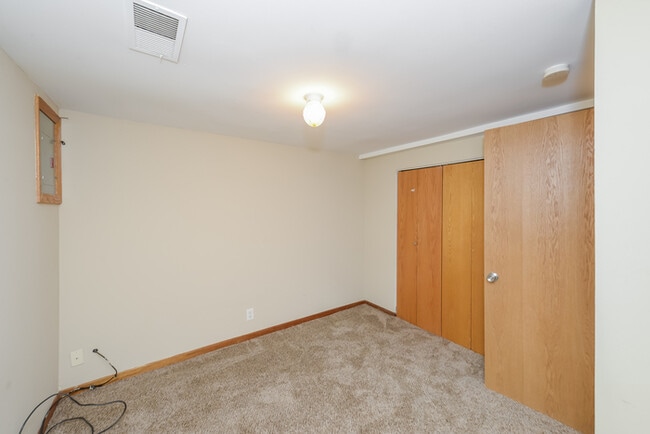Building Photo - 1218 Skillman Ave E