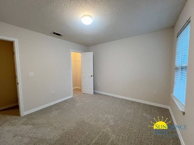 Building Photo - 303 Dahlquist Dr