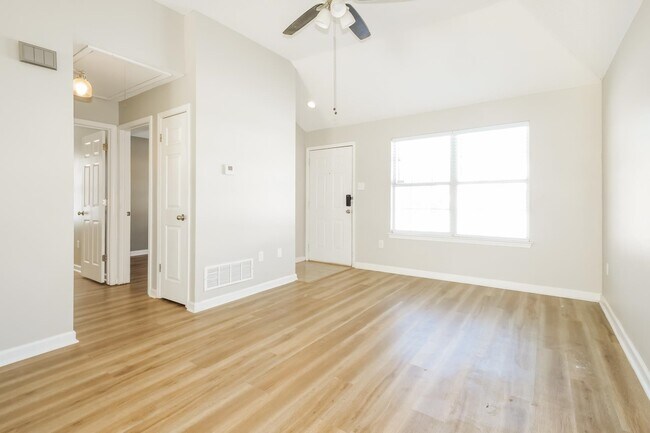 Building Photo - 4427 Pecan Creek Cir N