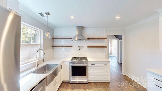 Building Photo - 1412 N Sharon Amity Rd