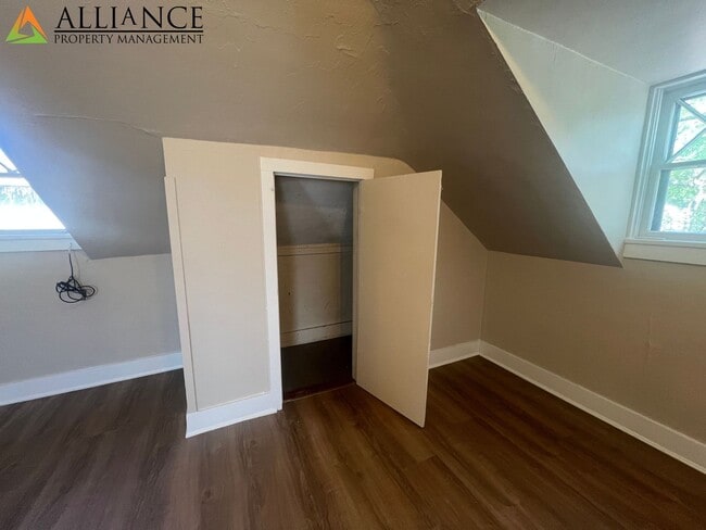 Building Photo - 909 Leavenworth St
