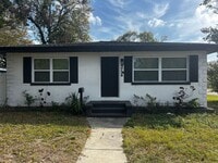 Building Photo - Cozy 2-Bedroom Home in the Heart of St. Petersburg