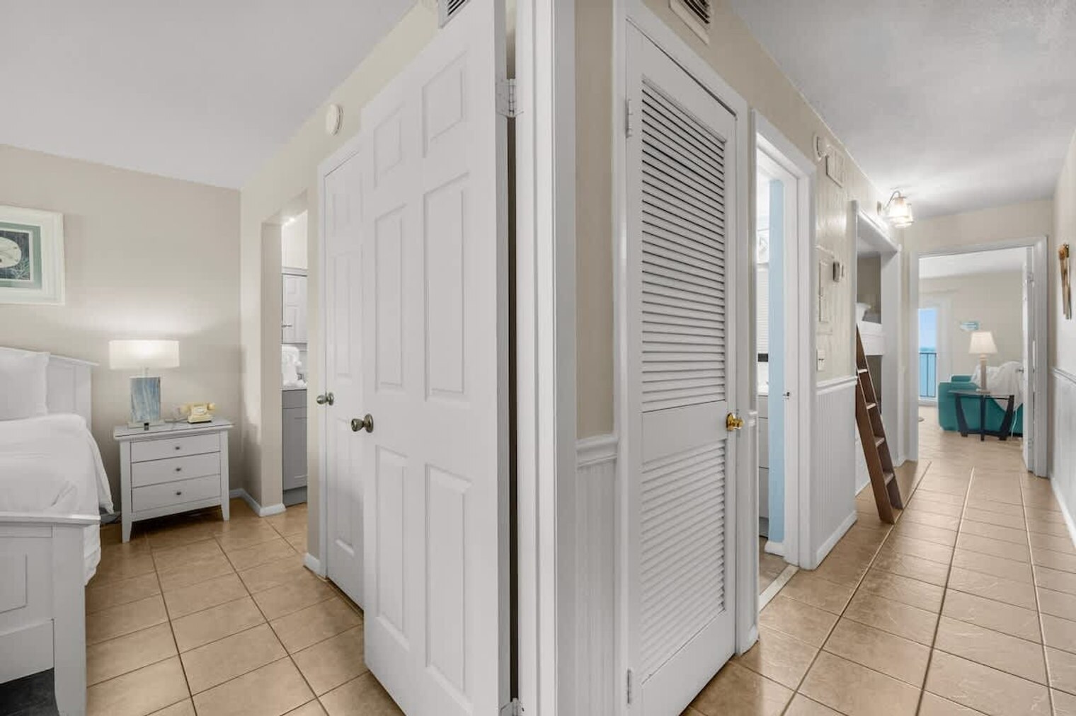 Building Photo - 8743 Thomas Dr