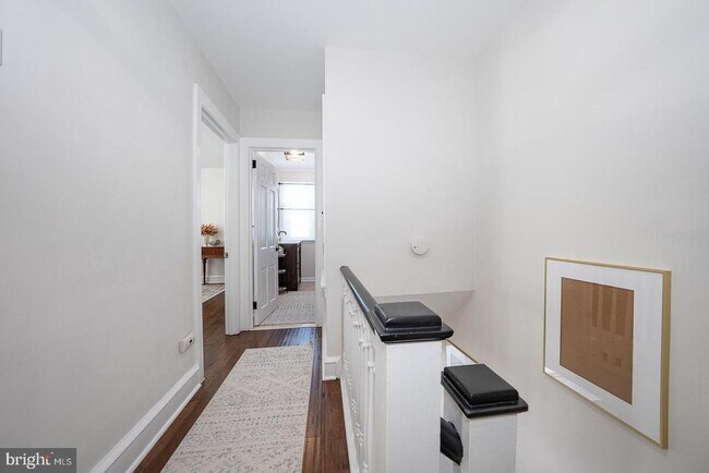 Building Photo - 227 E Hathaway Ln