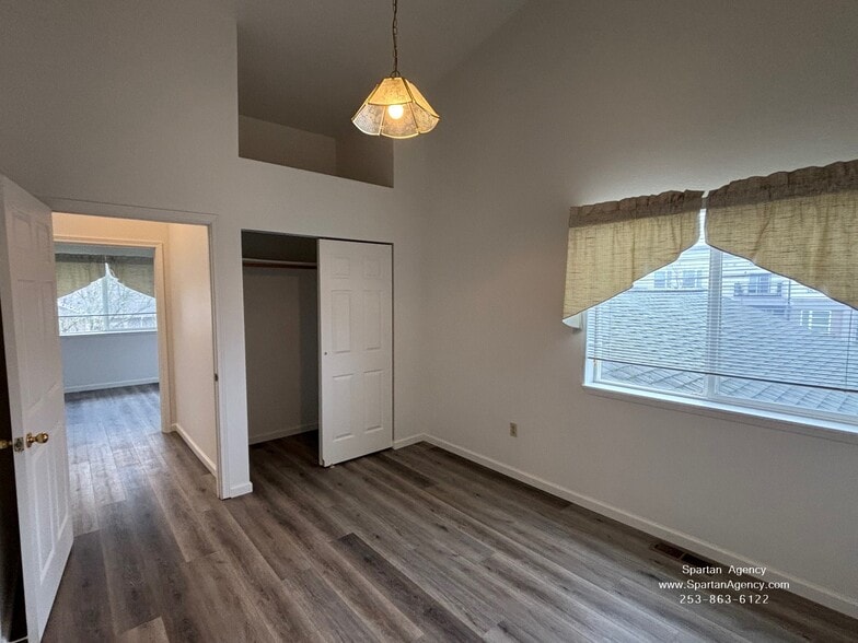 Building Photo - 15310 Main St E