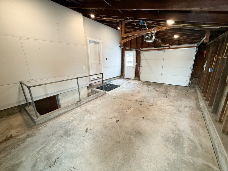 Building Photo - 602 Grove St