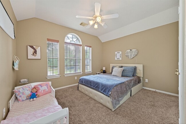 Building Photo - 59 Genesee Ridge Dr