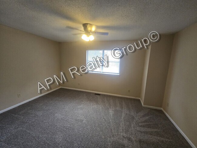 Building Photo - Recently renovated 2 bedroom 1.5 bath duplex