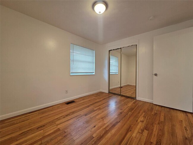 Building Photo - 1005 SW 53rd St