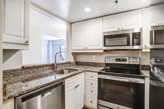 Building Photo - 1727 R St NW