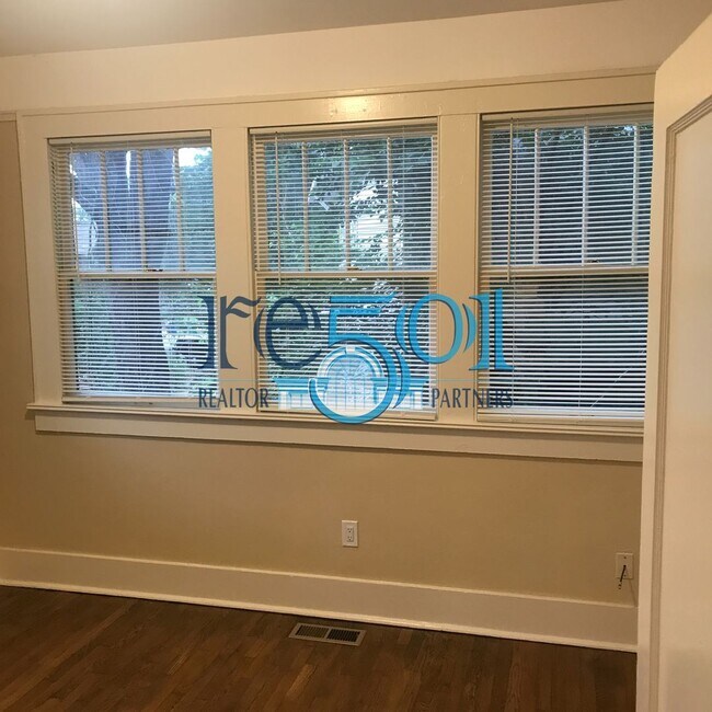 Building Photo - *New Price*  Newly Renovated Immaculate Co...