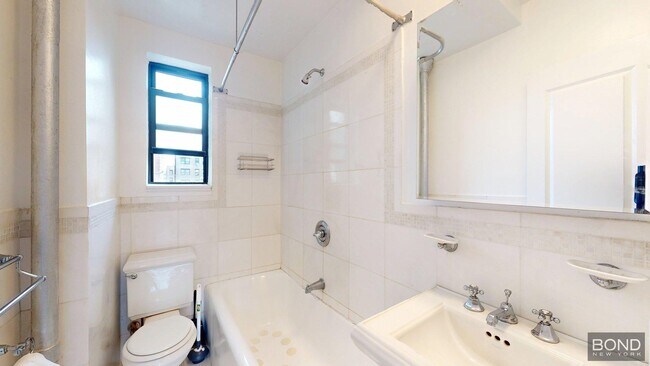 Building Photo - 115 E 92nd St