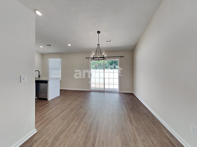 Building Photo - 651 Grover Dr
