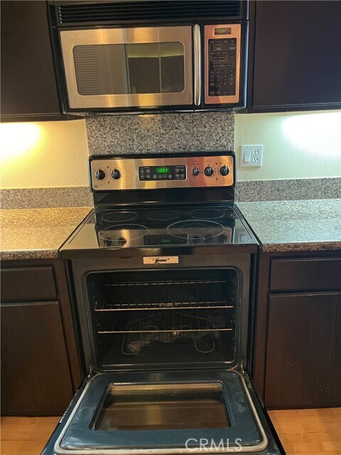 Building Photo - 175 S Lake Ave