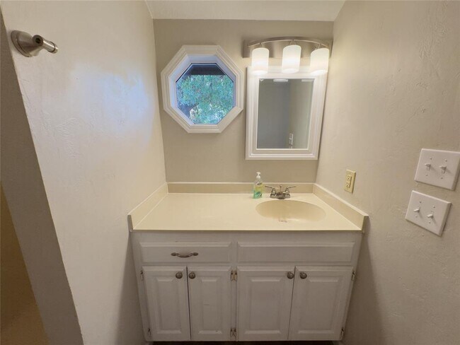 Building Photo - 408 Little Chisholm Cir