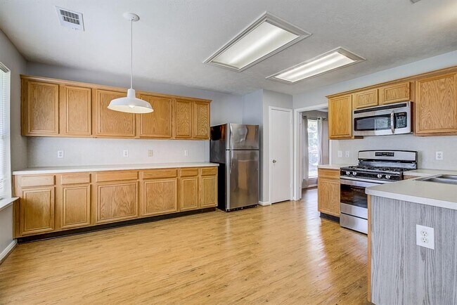 Building Photo - 4826 Linden Pl