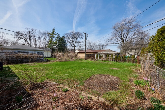 Building Photo - 8544 W Roseview Dr