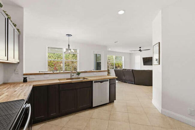 Building Photo - 1085 Center Stone Ln