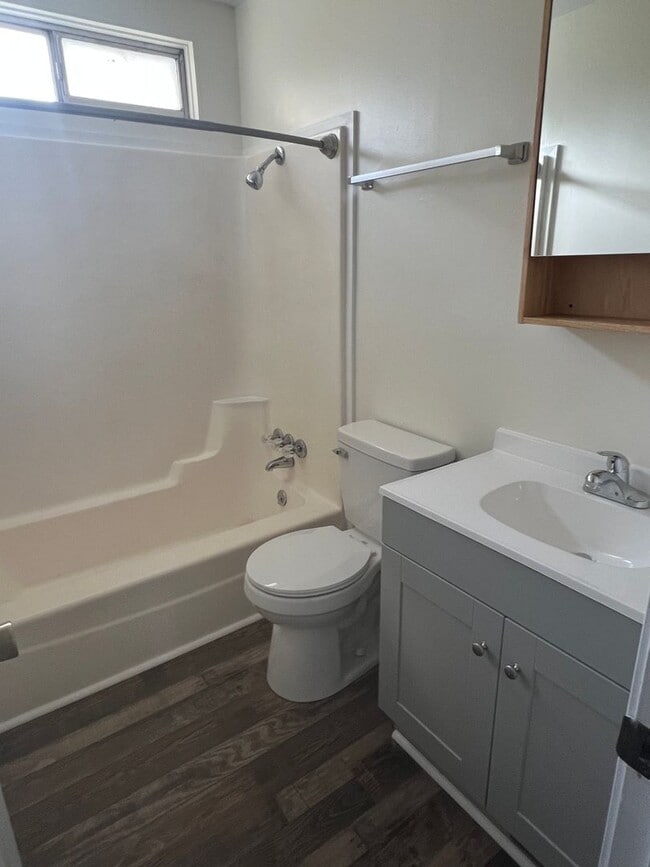 Building Photo - 617 W Owens St