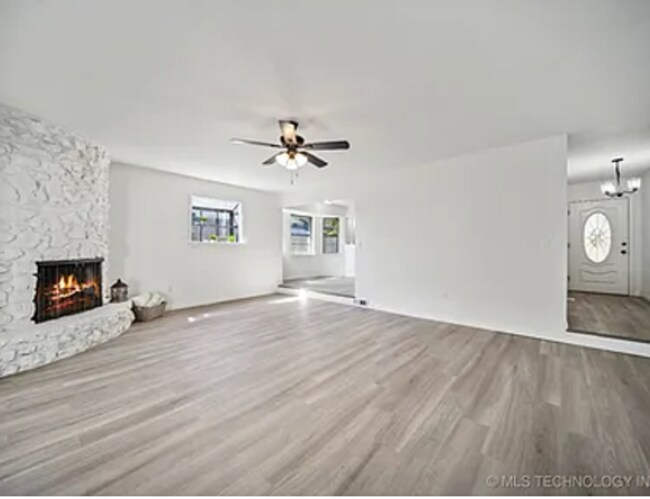 Building Photo - Charming 3-Bedroom Home with Spacious Yard in Prime Tulsa Location