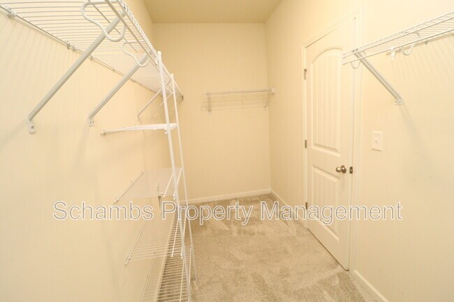 Building Photo - 84 Fairview St