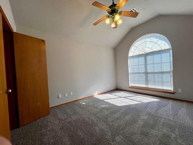 Building Photo - 2909 SE 96th St